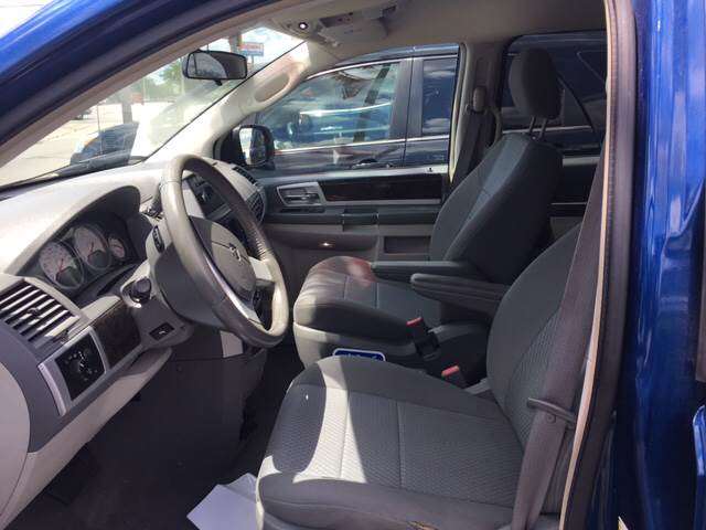 2010 Dodge Grand Caravan SXT 4dr Mini-Van